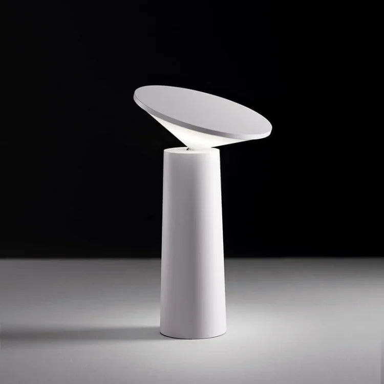 AdjustaLume - Lampe de Table D’extérieur LED avec Bras Ajustable et Éclairage Pivotant