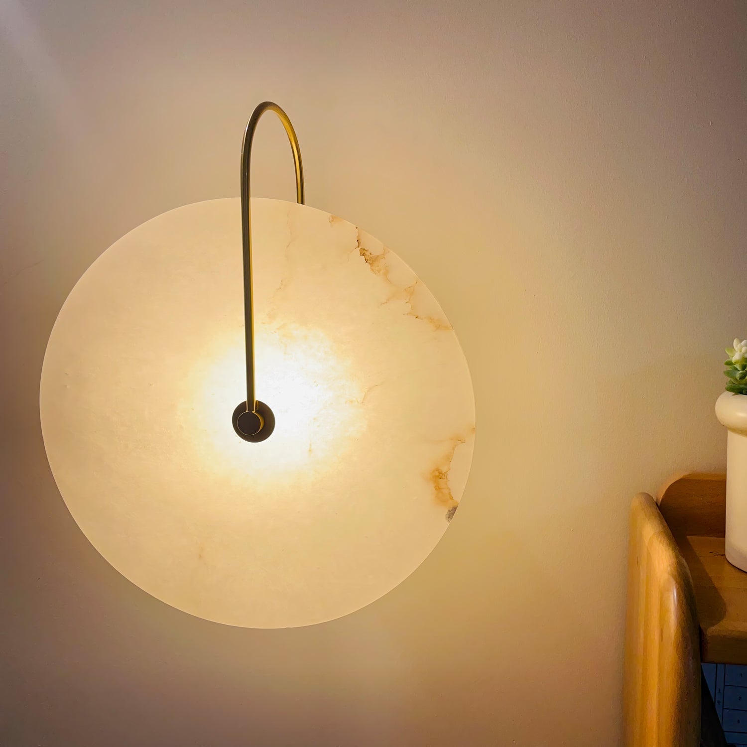 Alabaster Glow Wall Light - Lumière murale lumineuse en albâtre